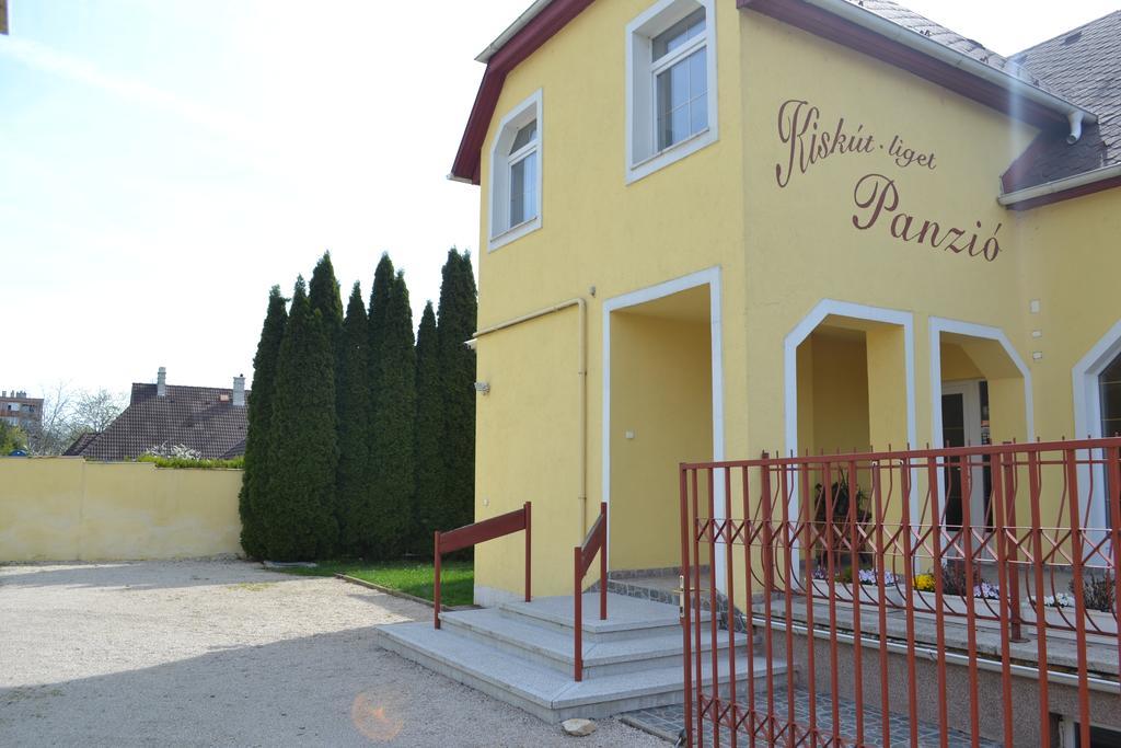 Kiskut Liget Pension Gyor Exterior photo